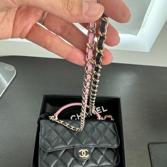 Chanel Clutch with Chain - Picture 3 of 9